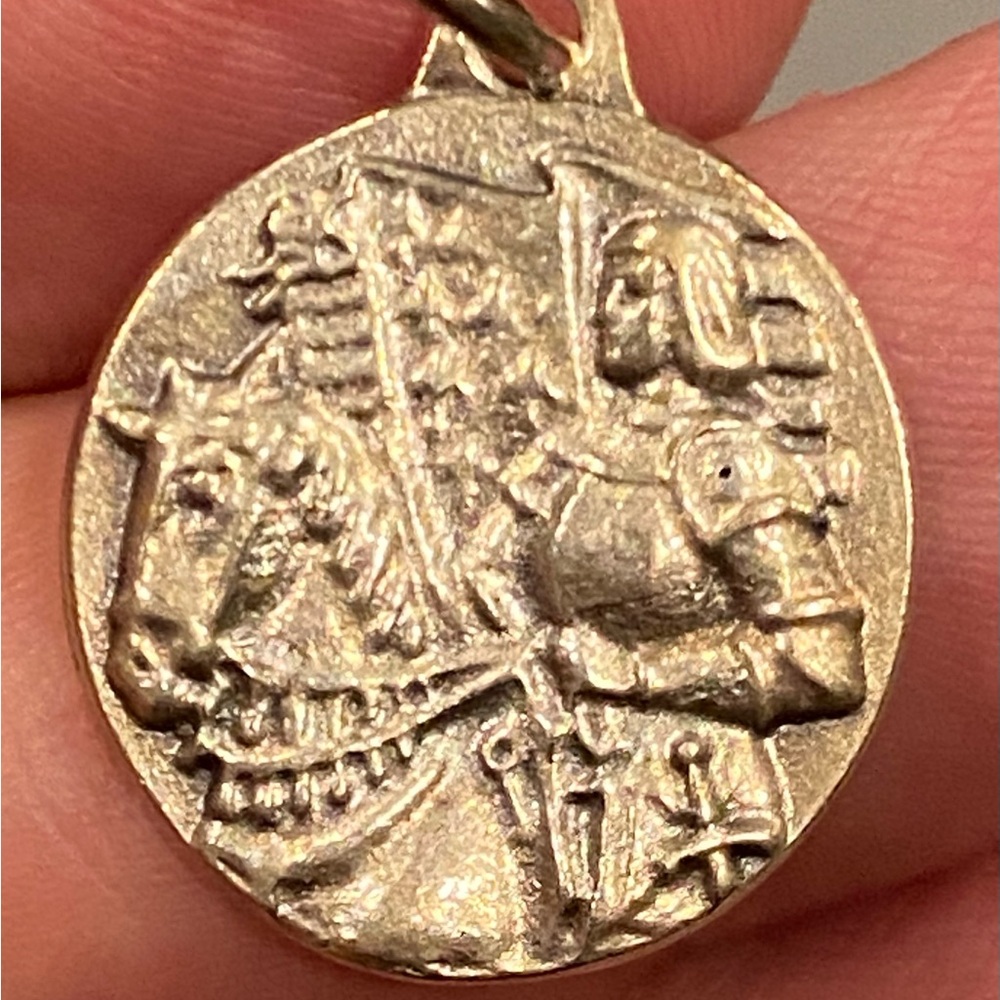 Saint Joan of Arc, Religious Protogez Moi Pendant. 
2.43gr